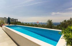 Makarska, Split-Dalmatia County 21300