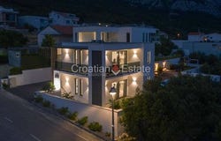 Makarska, Split-Dalmatia County 21300