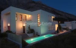 Makarska, Split-Dalmatia County 21300
