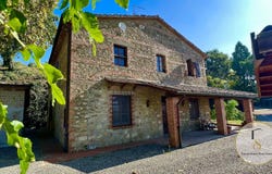 Cetona, Tuscany 53040