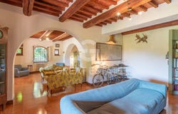 Cetona, Tuscany 53040
