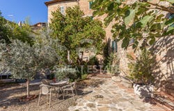 Cetona, Tuscany 53040