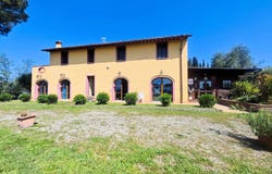 Palaia, Tuscany 56036