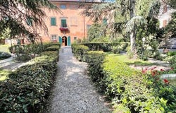 Pontedera, Tuscany 56025