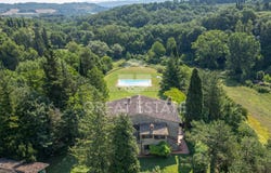 Cetona, Tuscany 53040