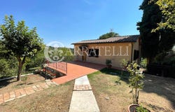 Cetona, Tuscany 53040