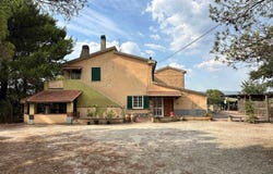 Cinigiano, Tuscany 58044