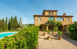 Sinalunga, Tuscany 53048