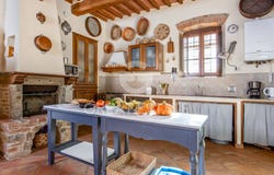 Laterina, Tuscany 52020