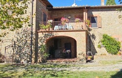 Bucine, Tuscany 52021