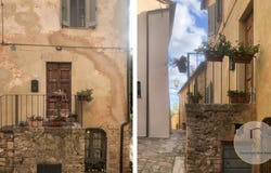 Cetona, Tuscany 53040