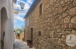 Cetona, Tuscany 53040