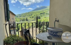 Cetona, Tuscany 53040