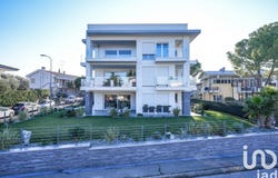 Desenzano del Garda, Lombardy 25015