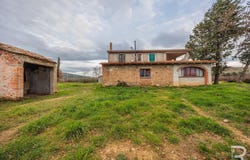 Cinigiano, Tuscany 58044