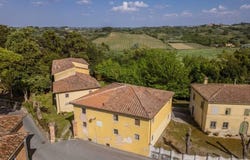 Crespina, Tuscany 56040
