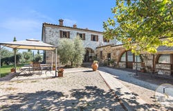 Montalcino, Tuscany 53024