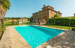 Sinalunga, Tuscany 53048