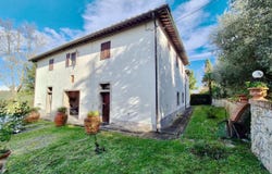 Peccioli, Tuscany 56037