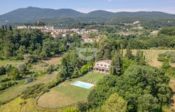 Cetona, Tuscany 53040