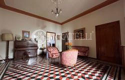 Cetona, Tuscany 53040