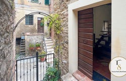 Cetona, Tuscany 53040