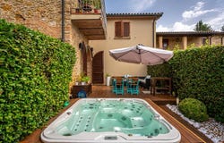 Riparbella, Tuscany 56046