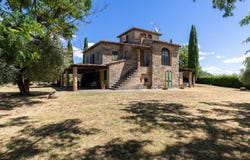 Cortona, Tuscany 52044
