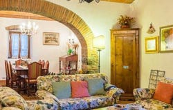 Bucine, Tuscany 52021