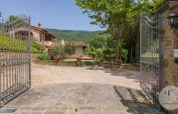 Cortona, Tuscany 52044