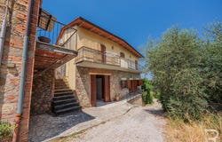 Cetona, Tuscany 53040