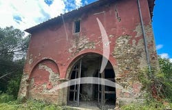 Bucine, Tuscany 52020