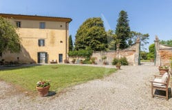 Crespina, Tuscany 56040