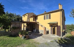 Volterra, Tuscany 56048