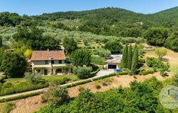 Cetona, Tuscany 53040