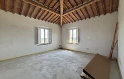 Crespina, Tuscany 56040