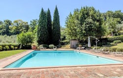 Cetona, Tuscany 53040