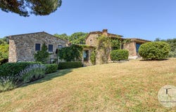 Cetona, Tuscany 53040