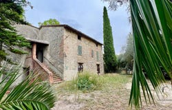 Cetona, Tuscany 53040