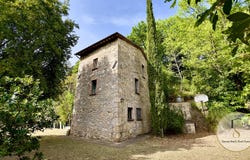 Cetona, Tuscany 53040