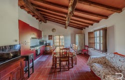 Cinigiano, Tuscany 58044