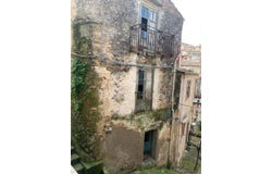 100 Corso Umberto I, Gratteri, Sicily 90010
