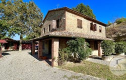 Cetona, Tuscany 53040