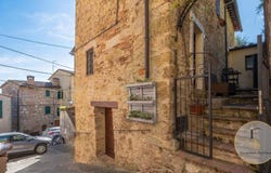 Cetona, Tuscany 53040