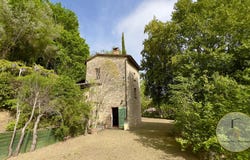 Cetona, Tuscany 53040