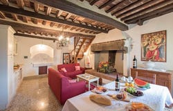 Cortona, Tuscany 52044