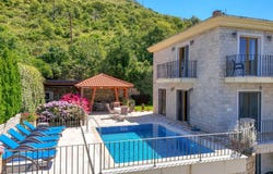 Reevii, Budva Municipality 85300