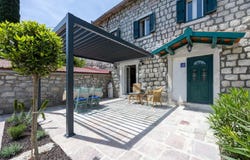 uriin do, avnik Municipality
