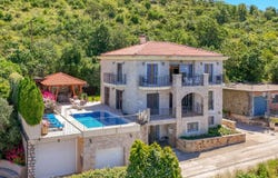 Reevii, Budva Municipality 85300