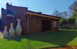 Bo-dorp, North West 300